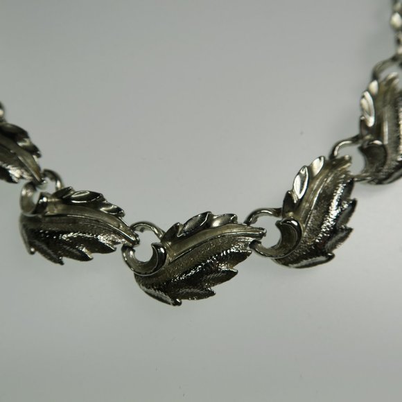 Vintage Noveau Leaf Link Choker Necklace - Picture 3 of 6